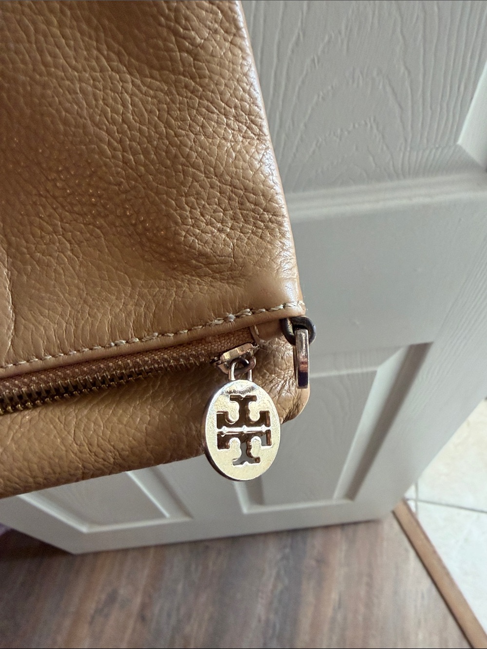 Tory Burch Amanda Foldover Pebbled Leather Crossbody Bag Clutch Tan - Picture 3 of 7